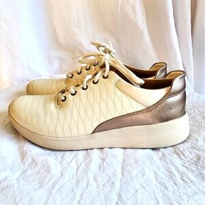 Clark's Unstructured Cream and Gold walking shoes